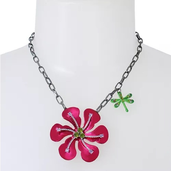 BETSEY JOHNSON Flower Pendant Necklace NWT - Picture 10 of 10